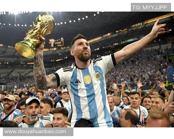 足球历史中的传奇与巨星：从贝利到梅西的辉煌足迹与时代变迁